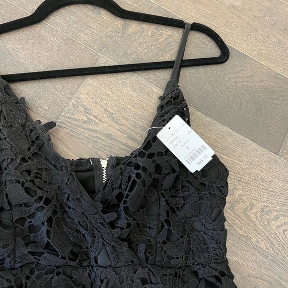 Lock & Key Lace Dress - Picture 14 of 15